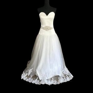 New RLINF White Wedding Gown w/ Cathedral Train sz 4-6